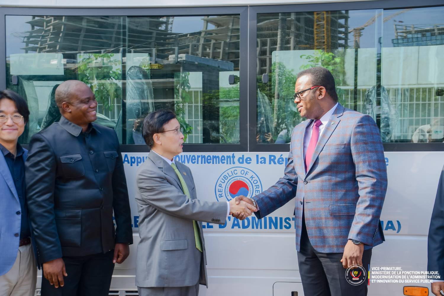 La Corée du Sud offre deux bus à l'ENA dans le cadre d'un partenariat fructueux avec la République Démocratique du Congo