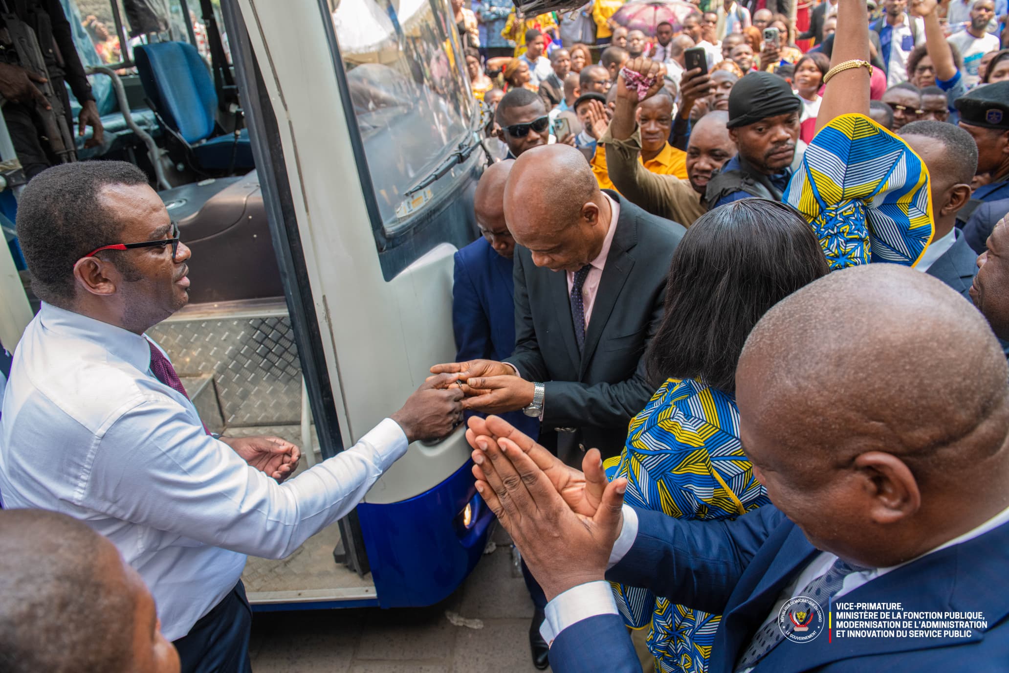 Jean-Pierre Lihau renforce le transport des agents de la Fonction Publique avec de nouveaux bus