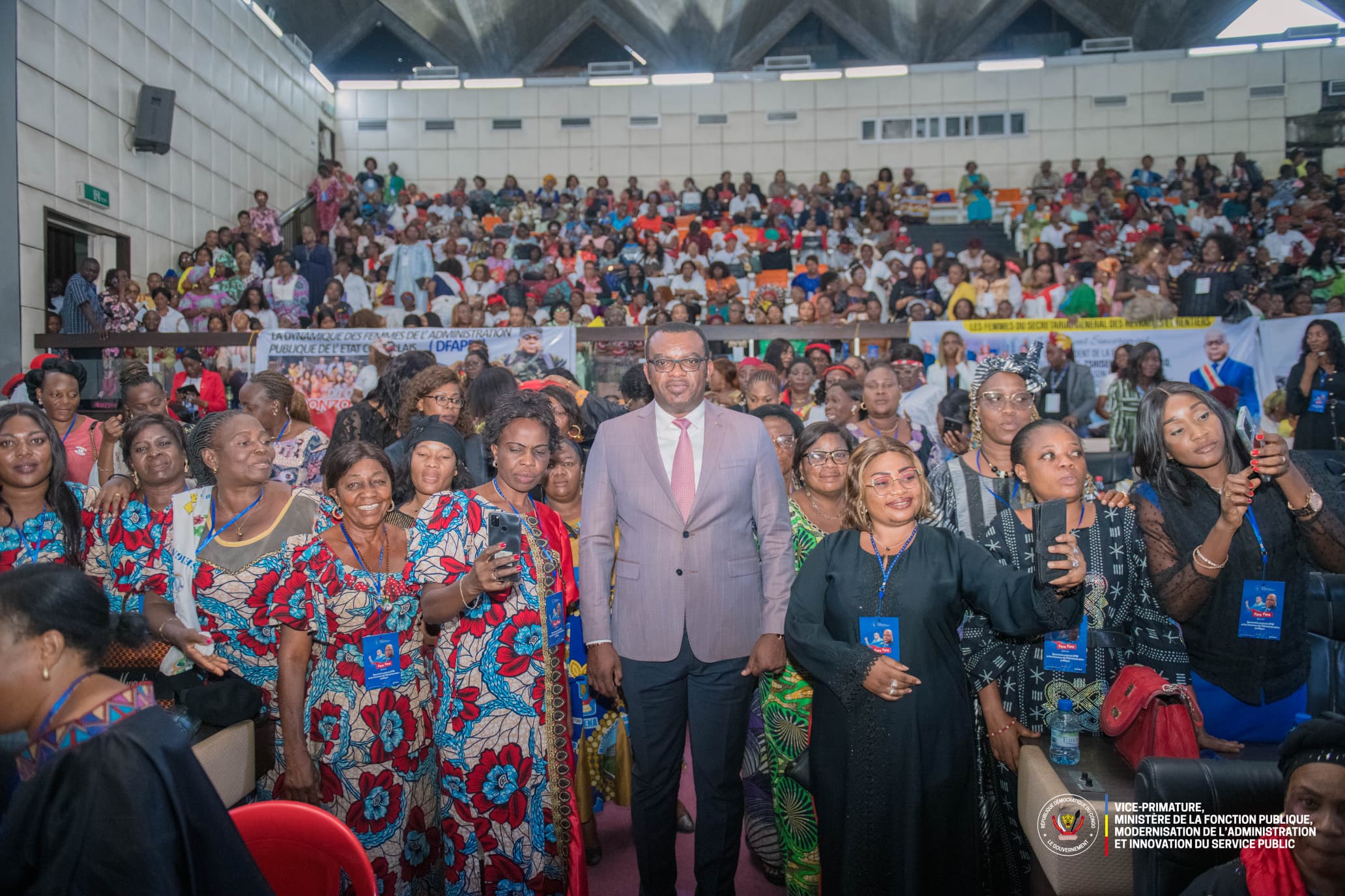 Effort de guerre : Les femmes de l’Administration Publique s’engagent dans l’opération « EKONZO MPO NA MAPINGA »